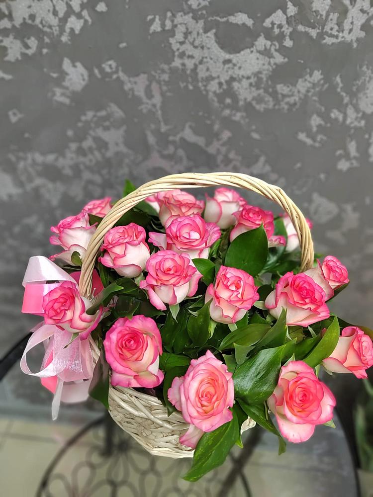 Цветочная композиция из Розы в корзине в Белой Холунице