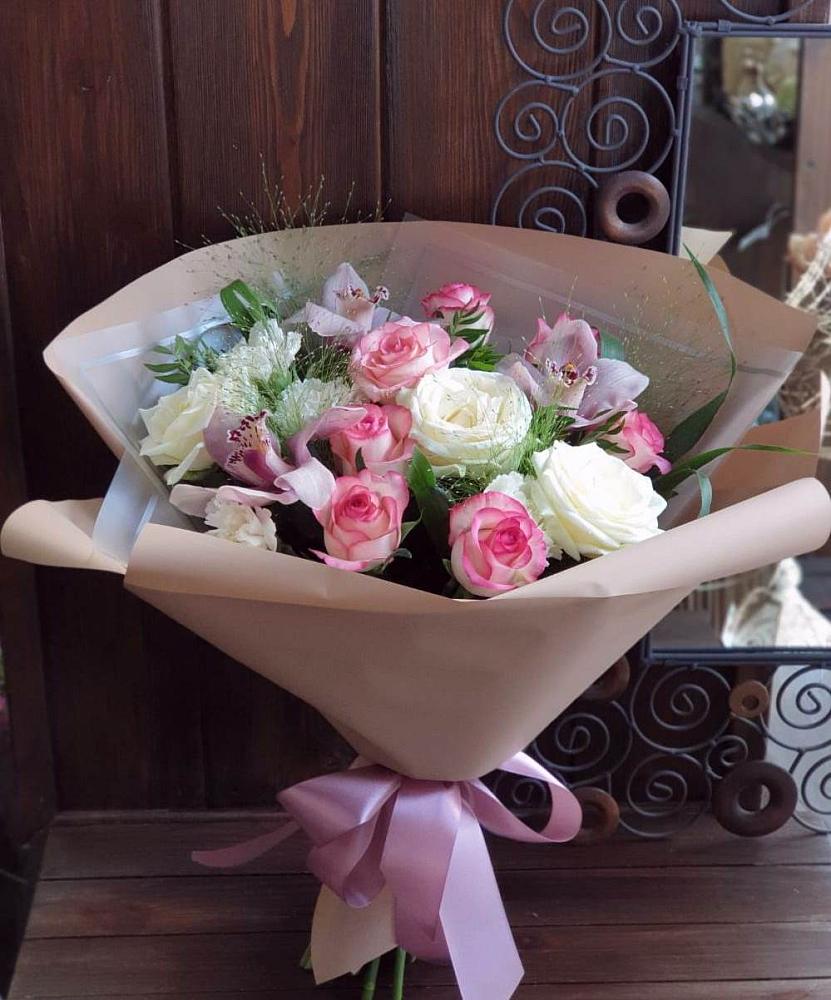 Букет цветов из: Гвоздики, Орхидеи, Розы и Хризантемы в Белой Холунице