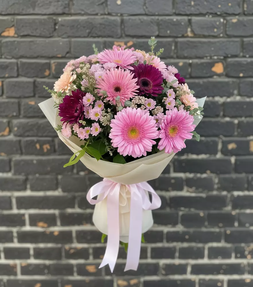 Букет цветов из: Герберы и Хризантемы в Белой Холунице