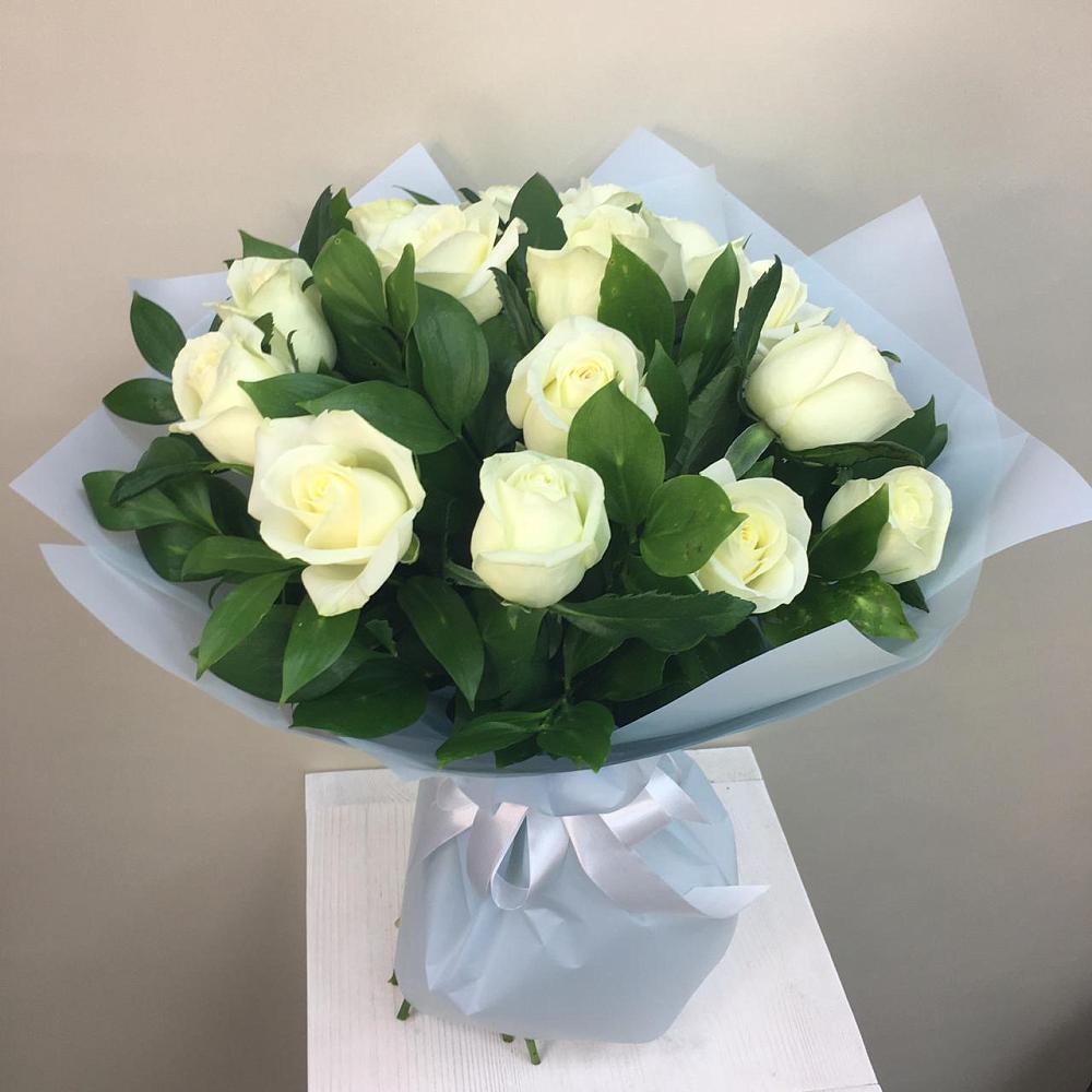 Букет 15 Белых роз Проуд в Белой Холунице