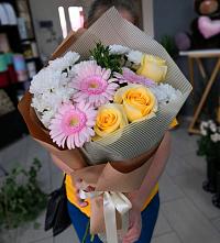 Букет цветов из:  Герберы, Розы и Хризантемы в Белой Холунице