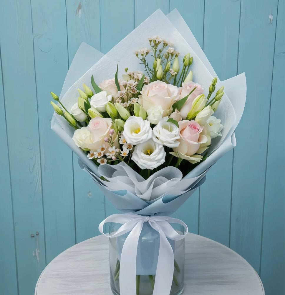 Букет цветов из: Розы и Лизиантусы в Белой Холунице