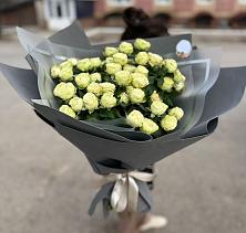 Букет Белые кустовые розы Солинеро в Белой Холунице