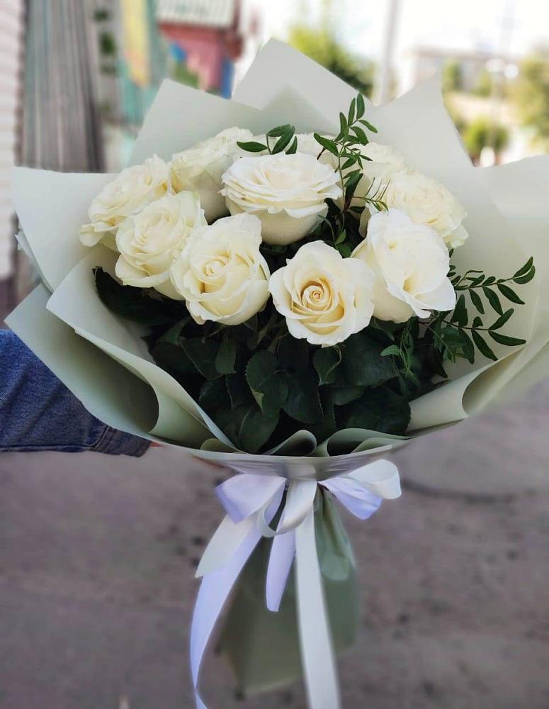 Букет Белые розы Проуд в Белой Холунице