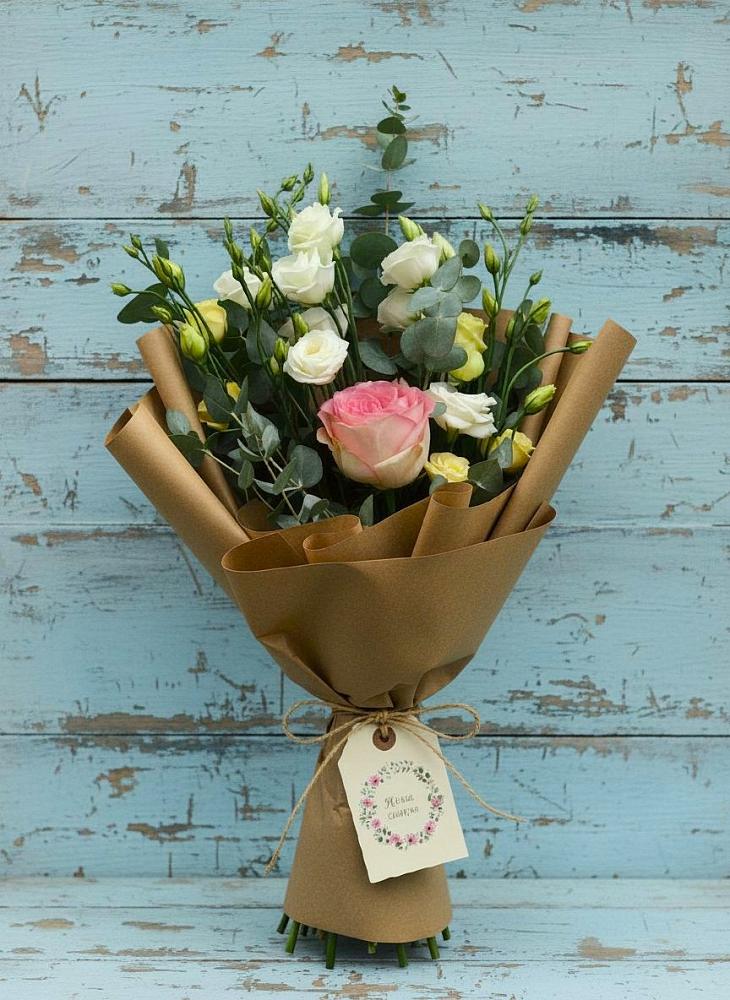 Букет цветов из: Розы и Лизиантусы в Белой Холунице