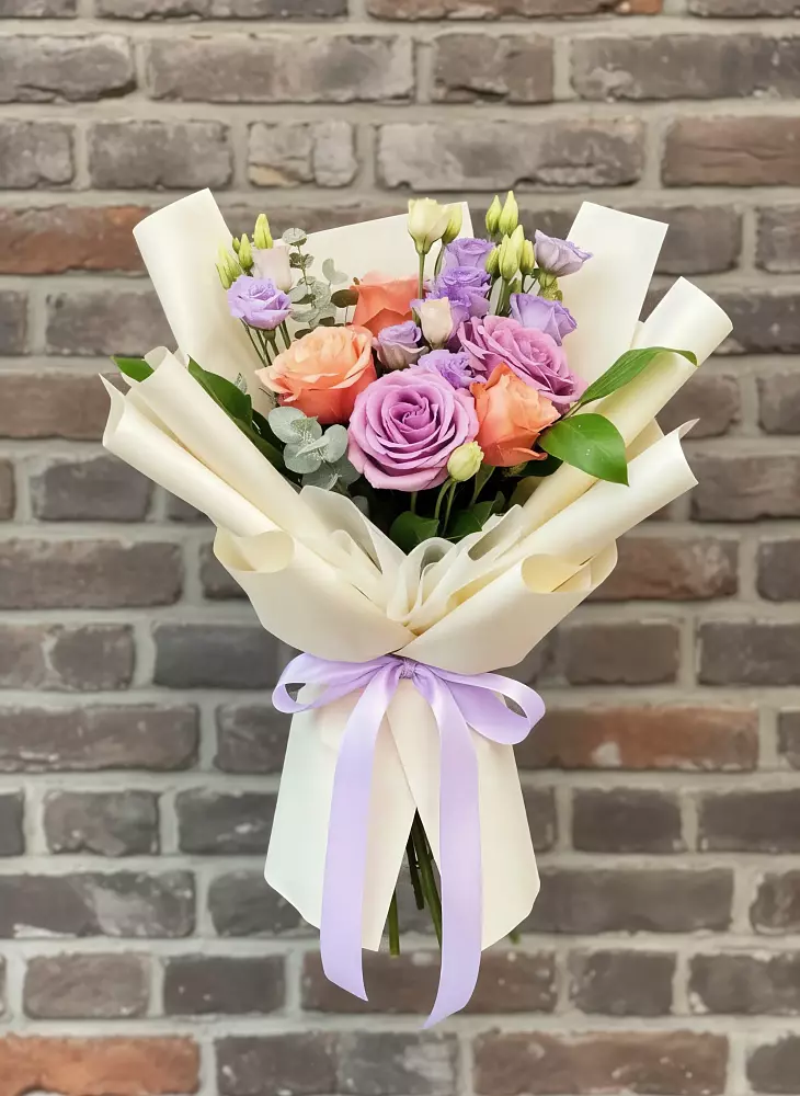 Букет цветов из: Лизиантусы и Розы в Белой Холунице