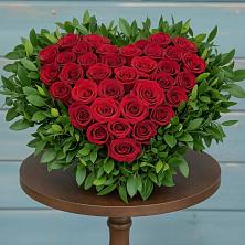 Цветочная композиция из Розы в виде сердца в Белой Холунице