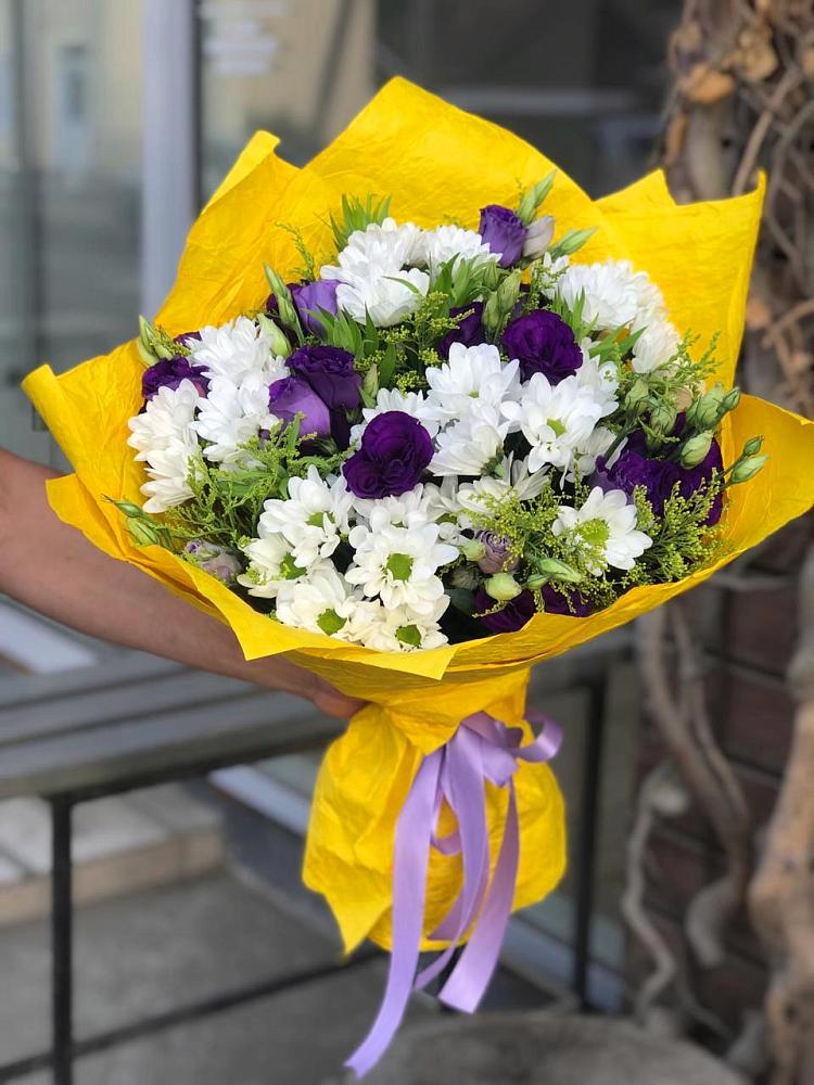 Букет цветов из: Ирисы, Хризантемы и Ромашки в Белой Холунице