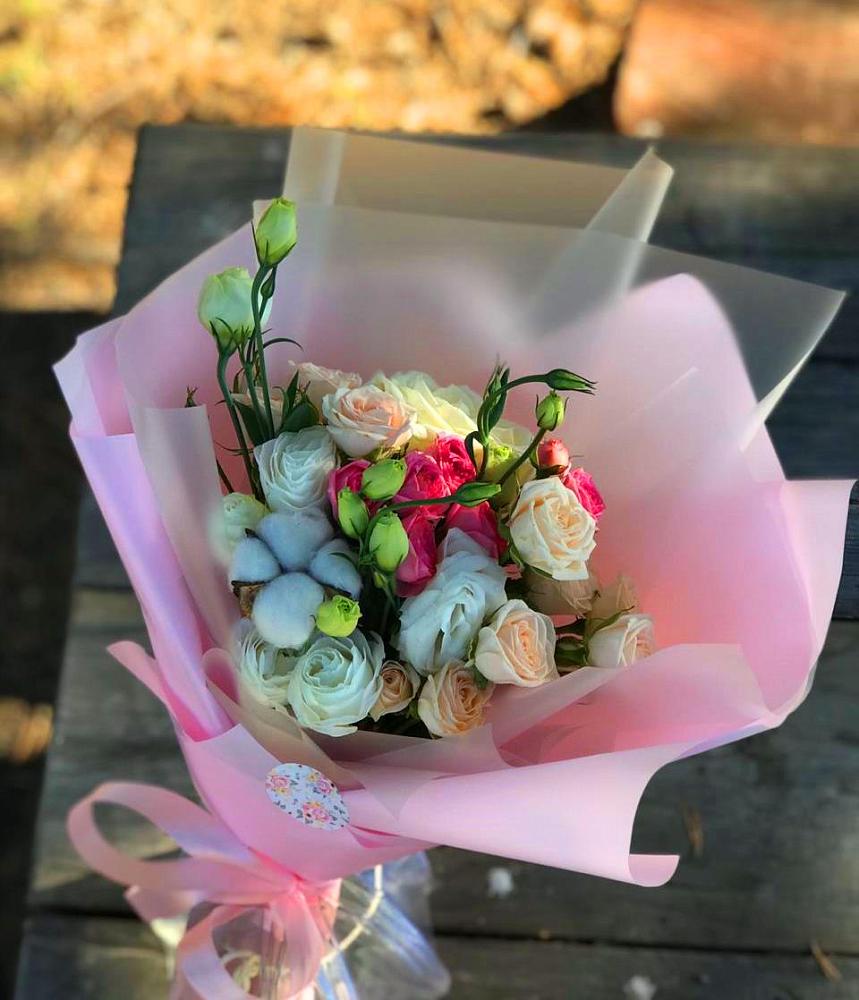 Букет цветов из: Розы и Лизиантусы в Белой Холунице