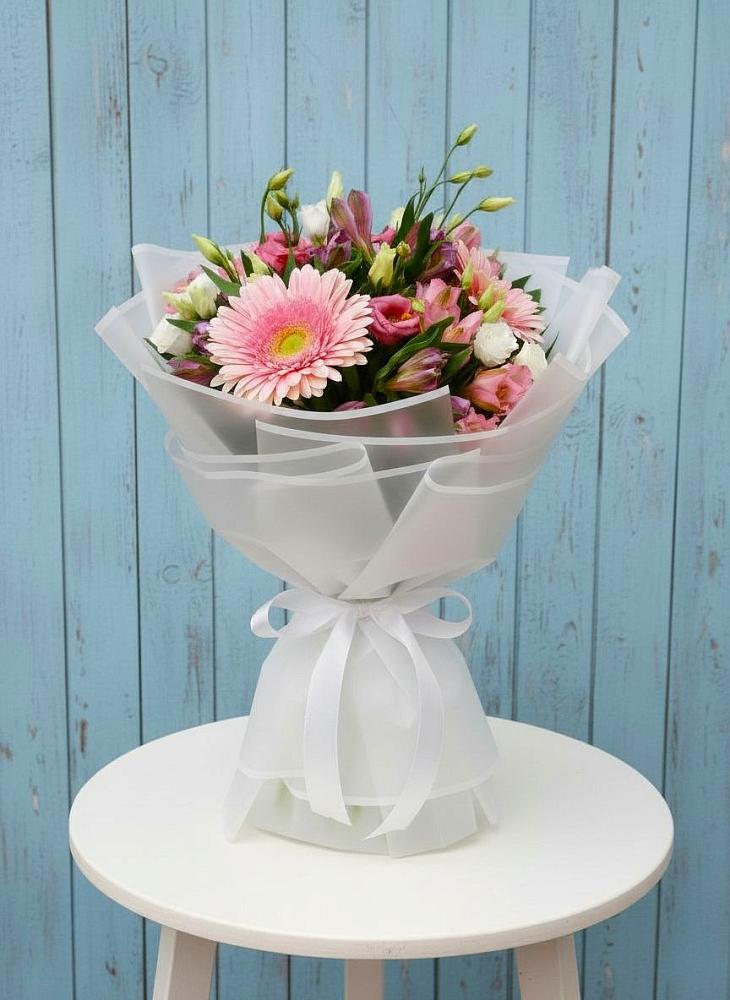 Букет цветов из: Герберы, Альстромерии и Лизиантусы в Белой Холунице