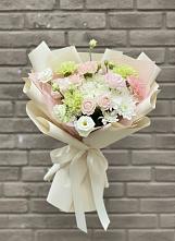 Букет цветов из:  Гвоздики, Розы, Лизиантусы и Хризантемы в Белой Холунице