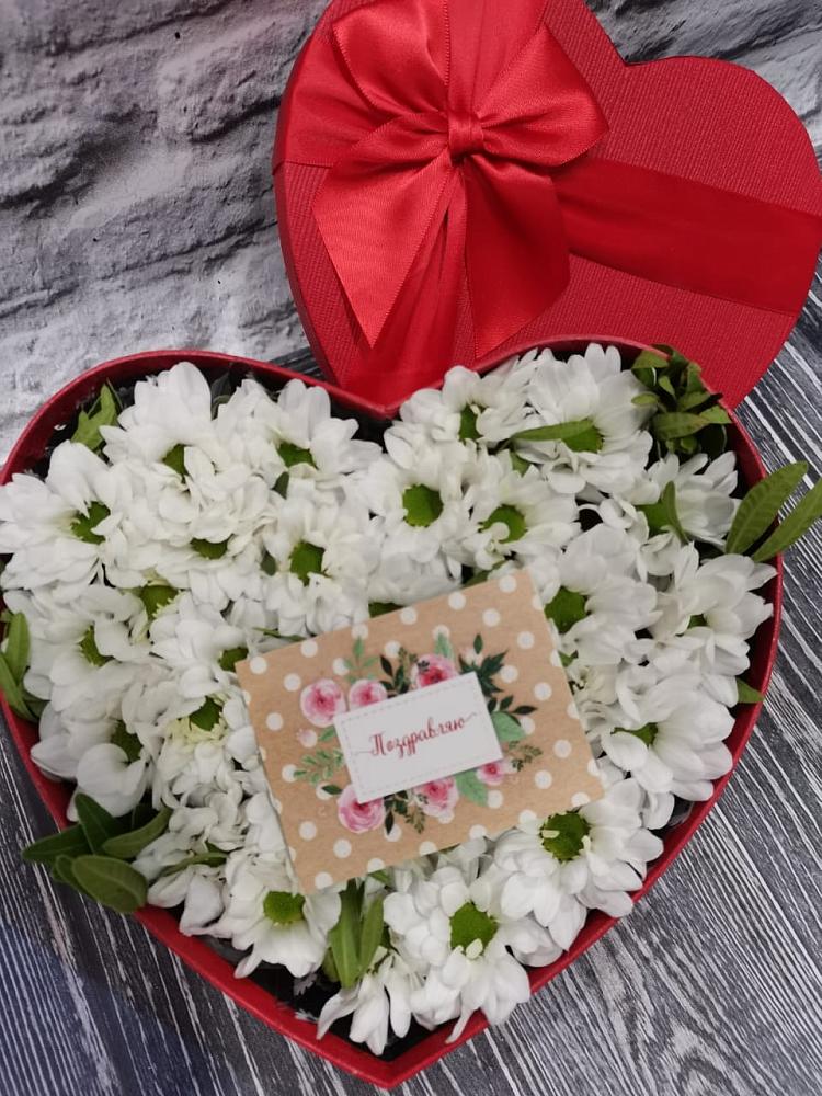 Цветочная композиция из Хризантемы в виде сердца в Белой Холунице