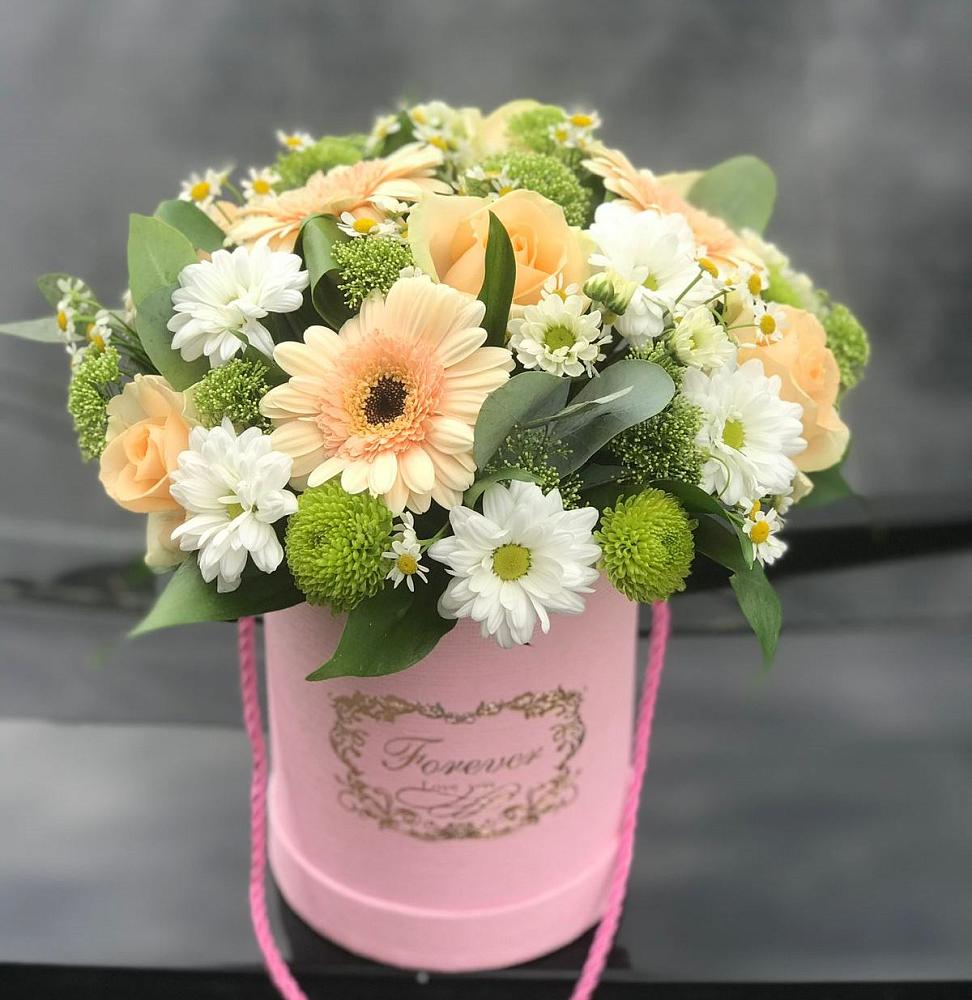 Цветочная композиция из Розы, Герберы и Хризантемы в шляпной коробке в Белой Холунице