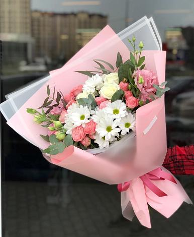 Букет цветов из: Розы, Лизиантусы и Хризантемы в Белой Холунице