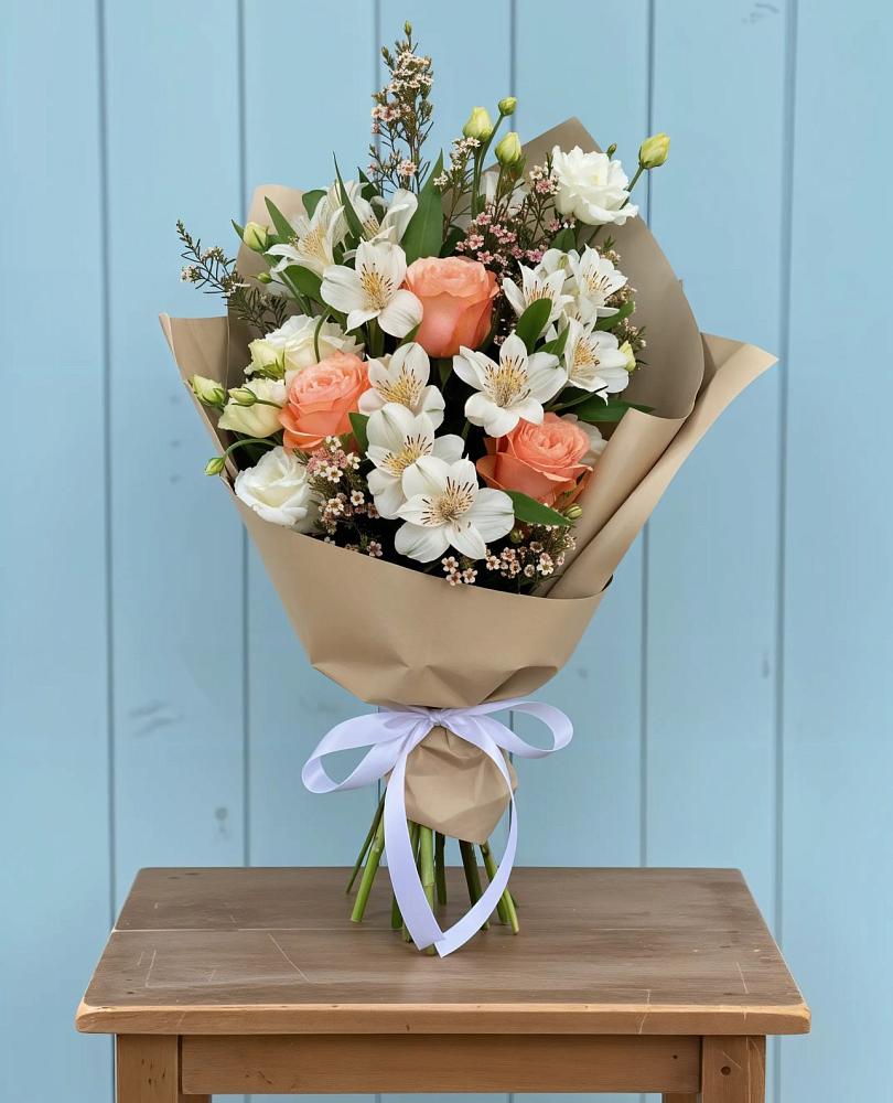 Букет цветов из: Альстромерии, Лизиантусы, Розы и Хризантемы в Белой Холунице