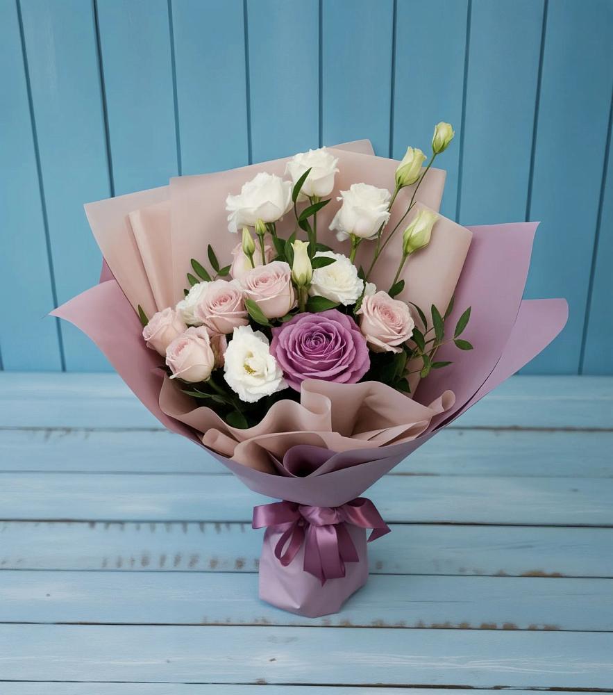 Букет цветов из: Розы и Лизиантусы в Белой Холунице